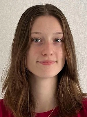 Júlia Reviľáková