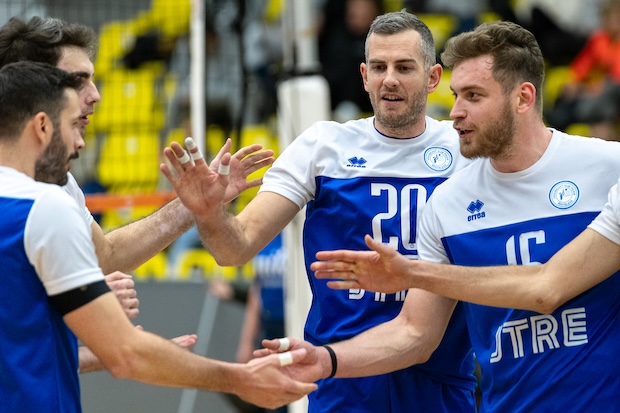 VKP si po výhre v Komárne upevnil líderskú pozíciu