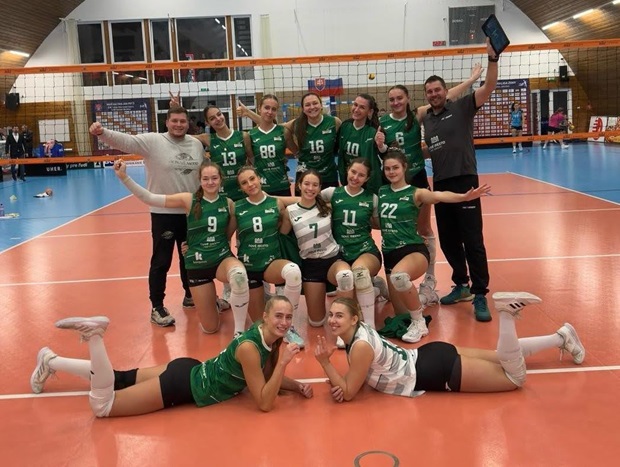 V súboji prvého s druhým víťazstvo Slávie, Komárno s druhou výhrou